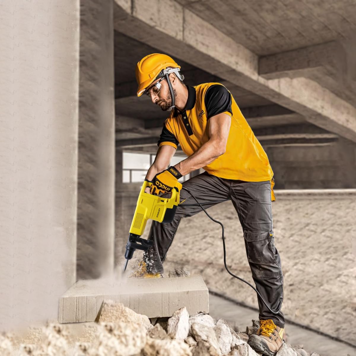 STANLEY STHM10K-IN Demolition Hammer with Kitbox 7 Chisel Designed For Total Demolition 1600W 10Kg SDS-Max