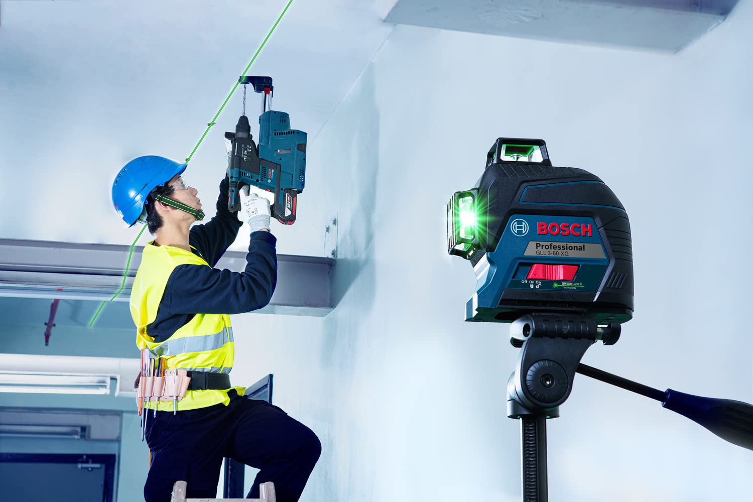 Bosch Professional Laser Level GLL 3-60 XG (Green Laser, Working Range: 30 m, 4x Battery, AA, in Carrying Case)