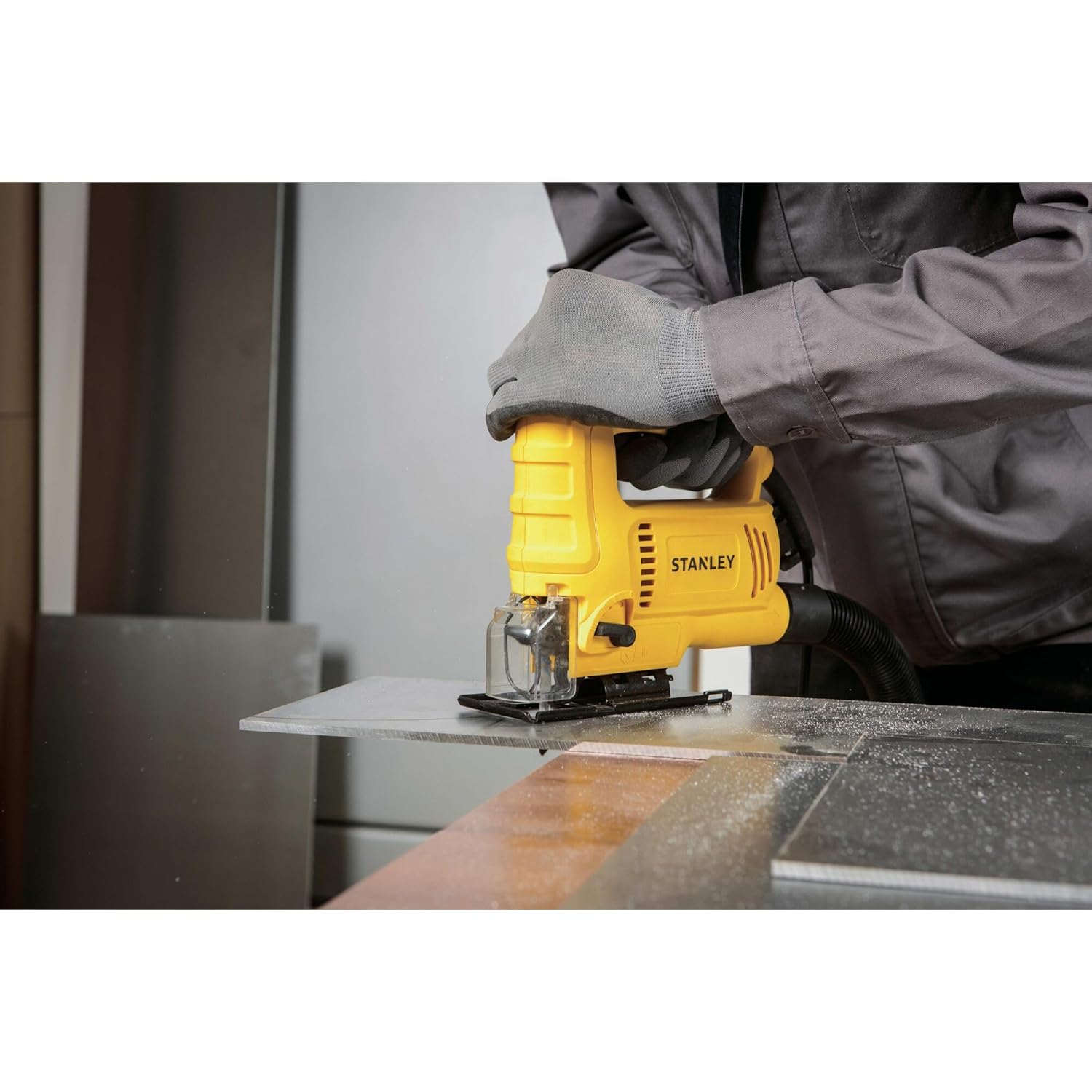 STANLEY SJ60 600W Variable Speed Pendulum JigSaw for cutting woodsheetmetal and plastic with 4 stage pendulum action