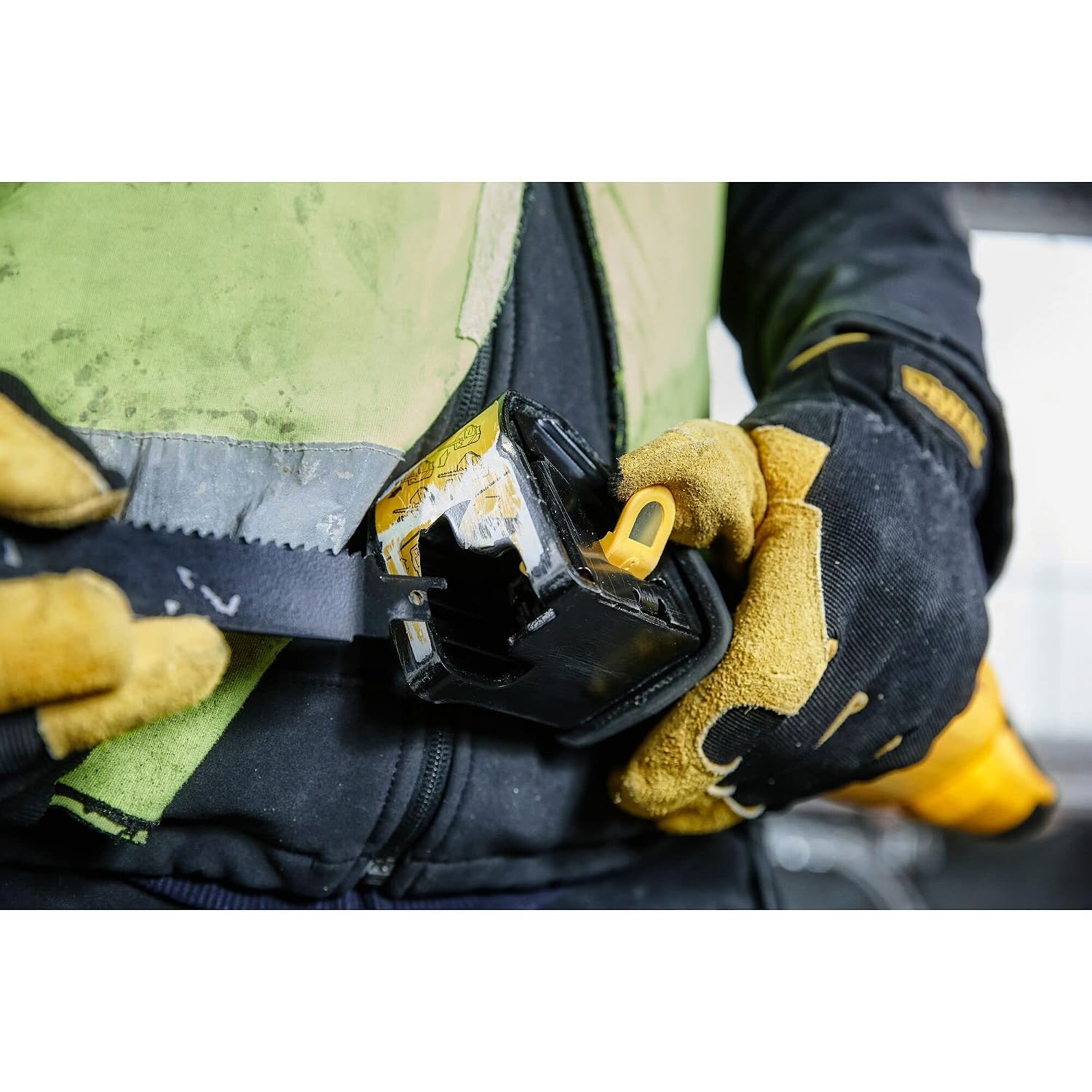 DEWALT DWE305PK-B5 1100Watt 29mm Variable Speed Reciprocating Saw with Heavy Duty carry Case