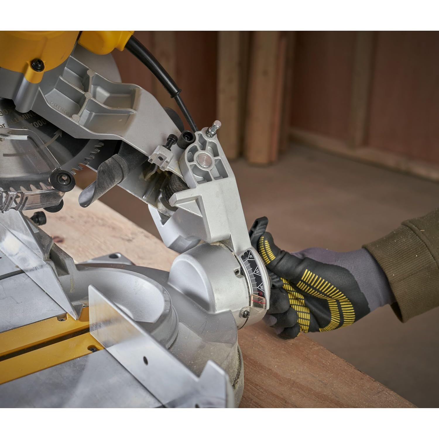 STANLEY SM16-IN 1650W 10 Compound Mitre Saw, 4800 RPM, Compact Size and Lightweight 254mm Blade Diameter+ 1 Year Warranty, (Yellow and Black)