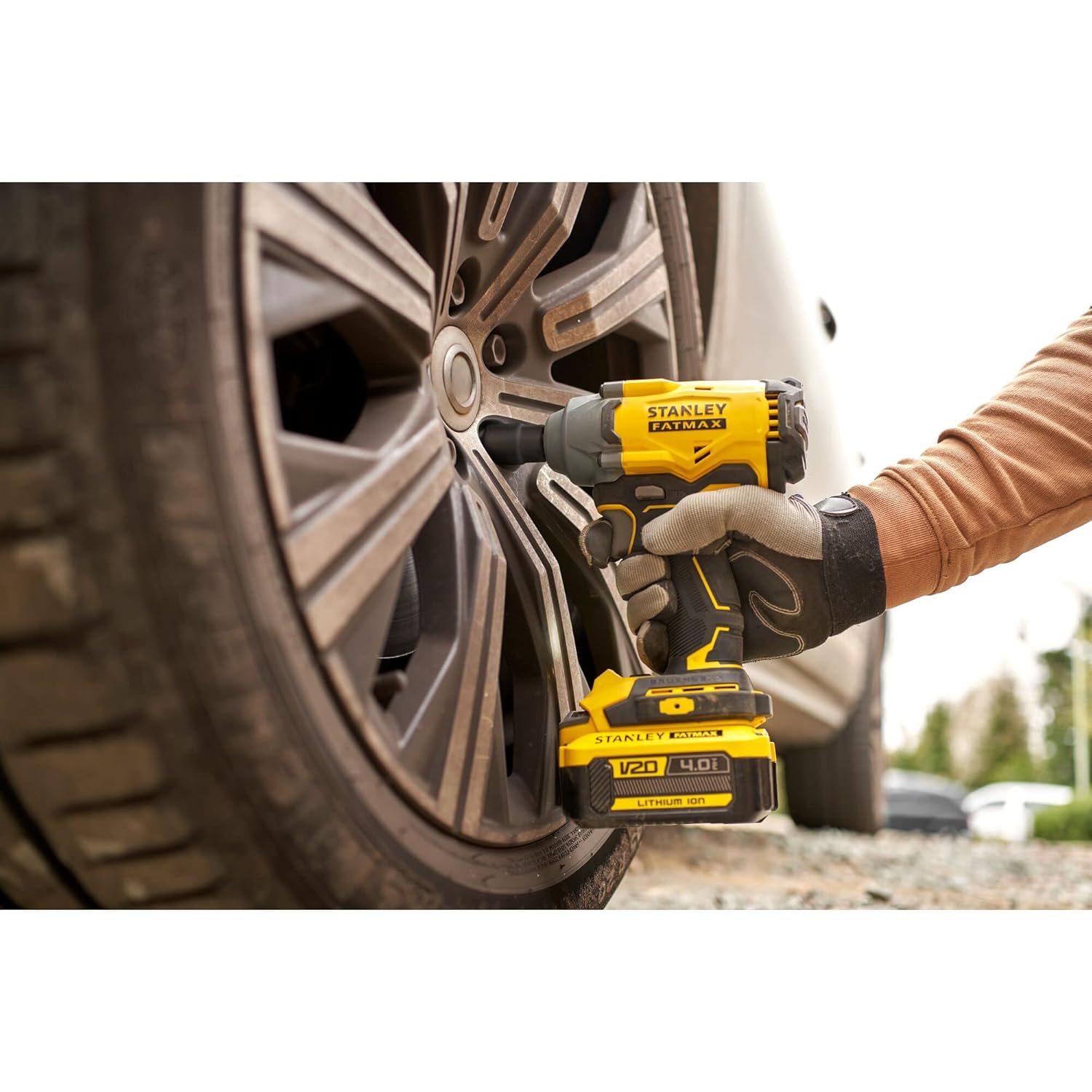 STANLEY FATMAX SBW920M2K-B1 20V 4.0Ah 12 Cordless Brushless Impact Wrench With 2×4.0Ah Li-ion Batteries & 1pc Charger