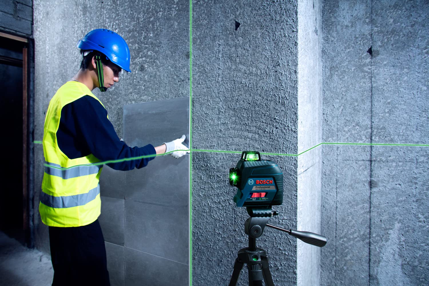 Bosch Professional Laser Level GLL 3-60 XG (Green Laser, Working Range: 30 m, 4x Battery, AA, in Carrying Case)