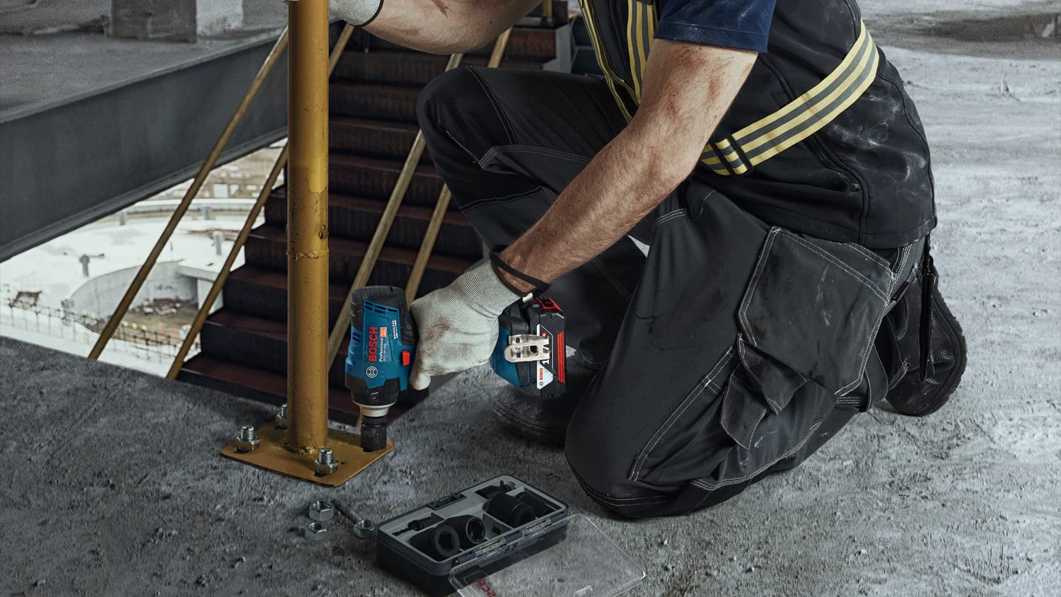 Bosch GDS 18V-400 Heavy Duty Cordless Impact Wrench, M20, Brushless Motor, 1050 Nm, 3700 Bpm, 1/2”, 2.9 Kg, Auto Bolt Release (Abr), Solo Tool, Loosen and Tighten Robust Nuts,