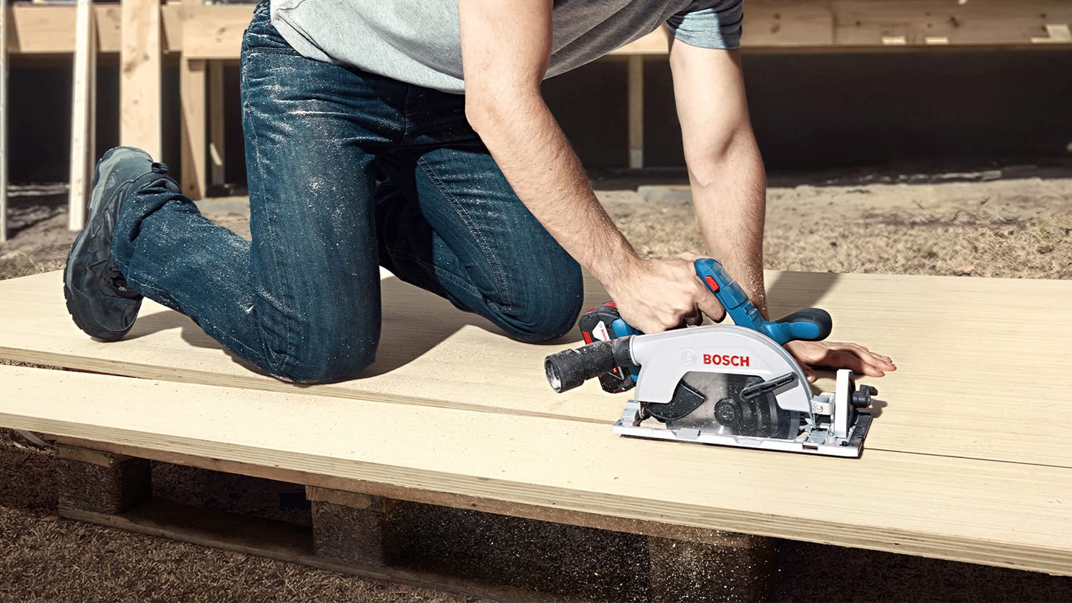 Bosch GKS 185-LI Professional Cordless Circular Saw, 18V Brushless Motor, 165mm Blade, Dust Extraction Port, Battery Platform Compatible, Lightweight