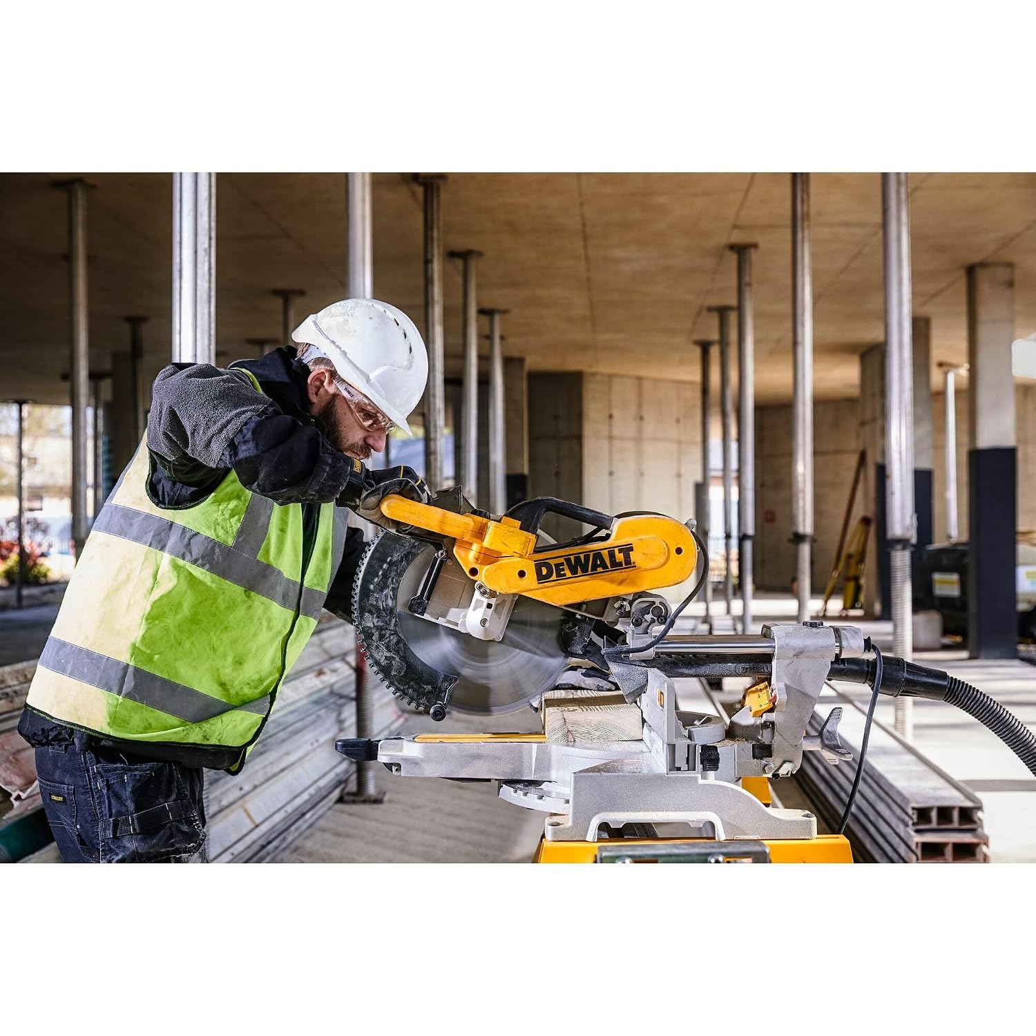 Dewalt Compound Slide Mitre Saw with 60T TCT Blade (DWS780, 1675Watt, 305mm)