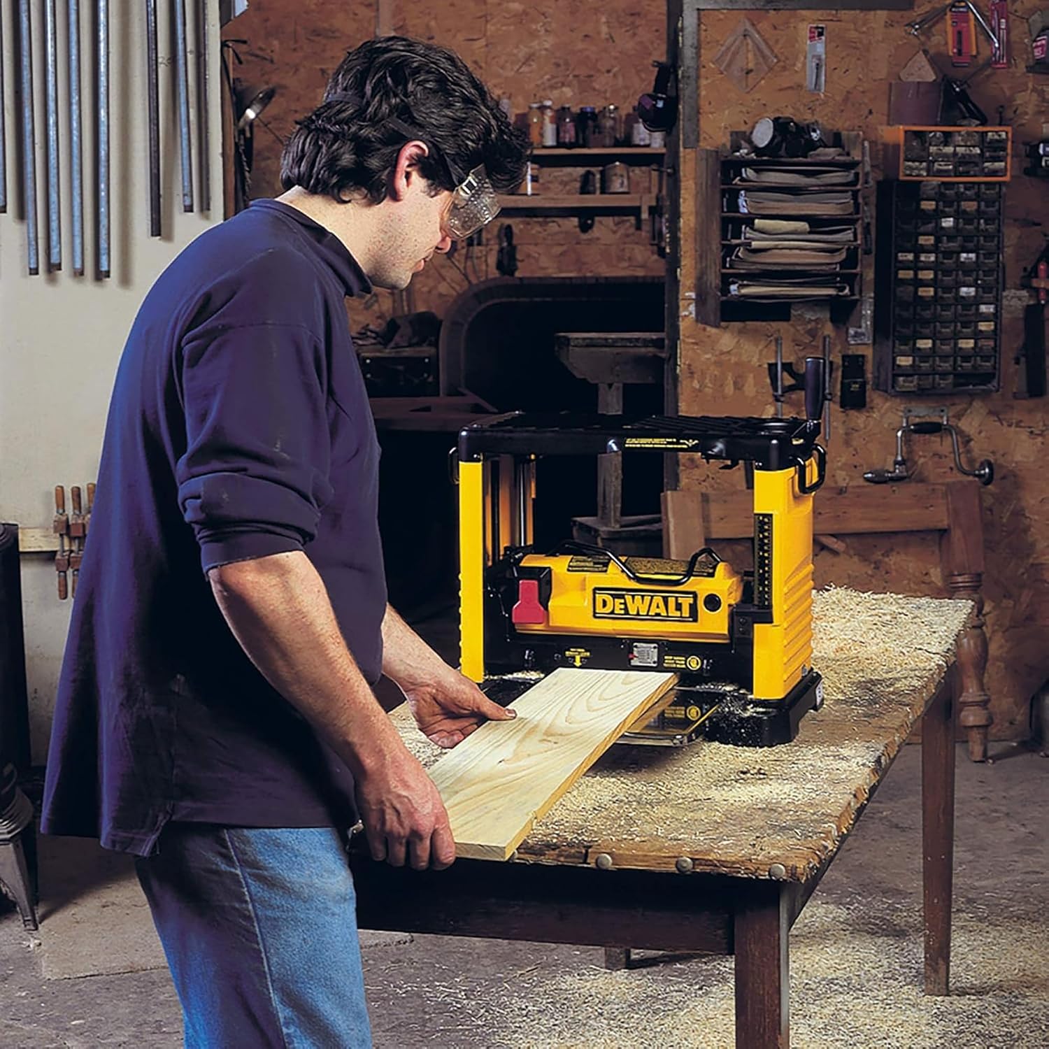 DEWALT DW733-QS 1800 W Portable Corded Thickness Planer, 315mm Cutting Width, Keyless Blade Change