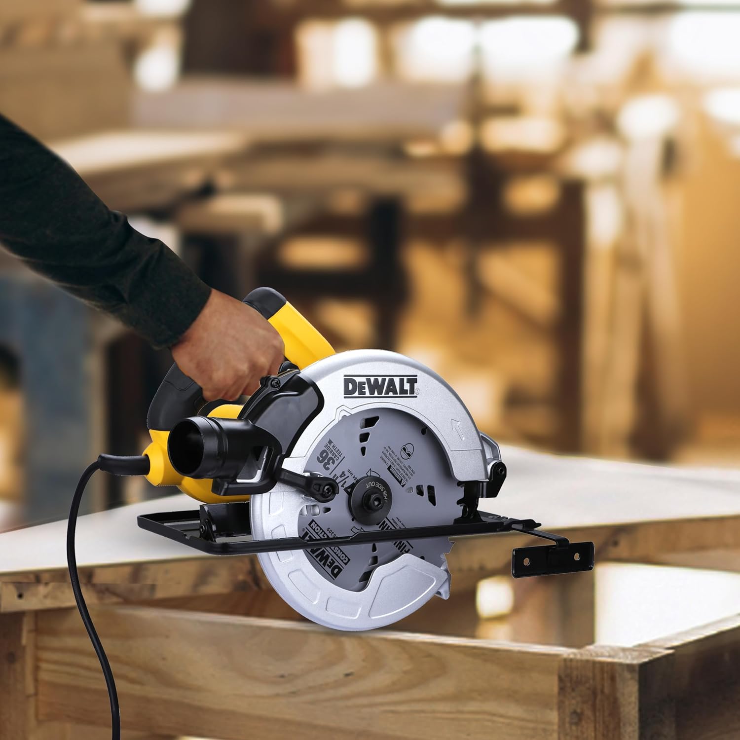 DEWALT DWE5615-IN 1500W 184mm Compact Circular Saw with 2mm Thickness Stamp Steel Shoe for Sharp Cuts