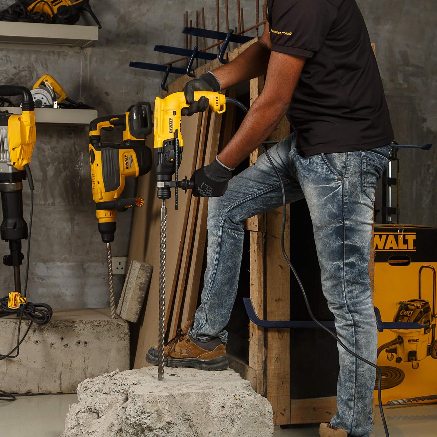 DEWALT D25032B-IN 22mm 710W 2 Mode SDS Plus Rotary Hammer