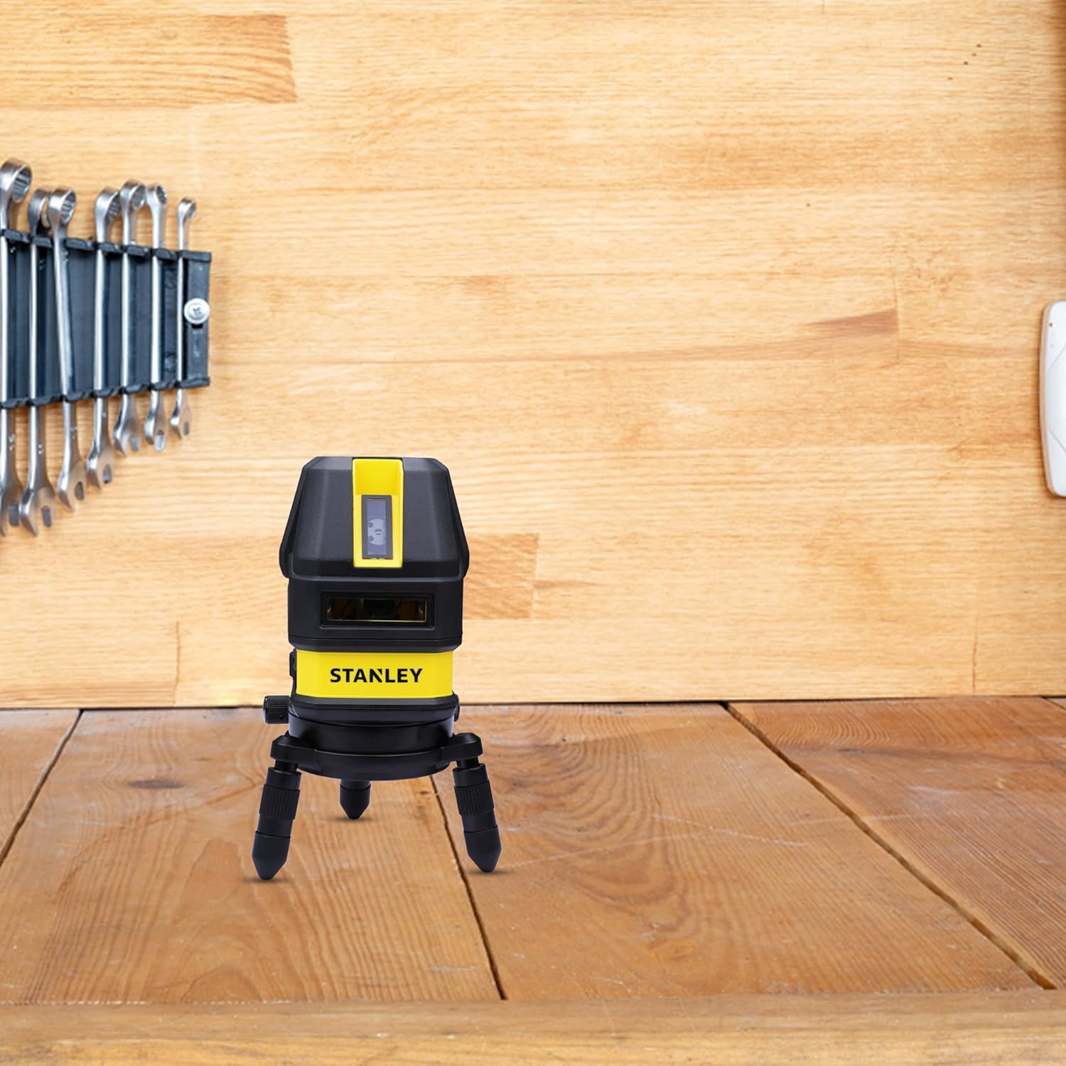 STANLEY STHT77514-1 Plastic Multiline Laser with 2AA Batteries for Home, DIY & Professional Use, 1 Year Warranty