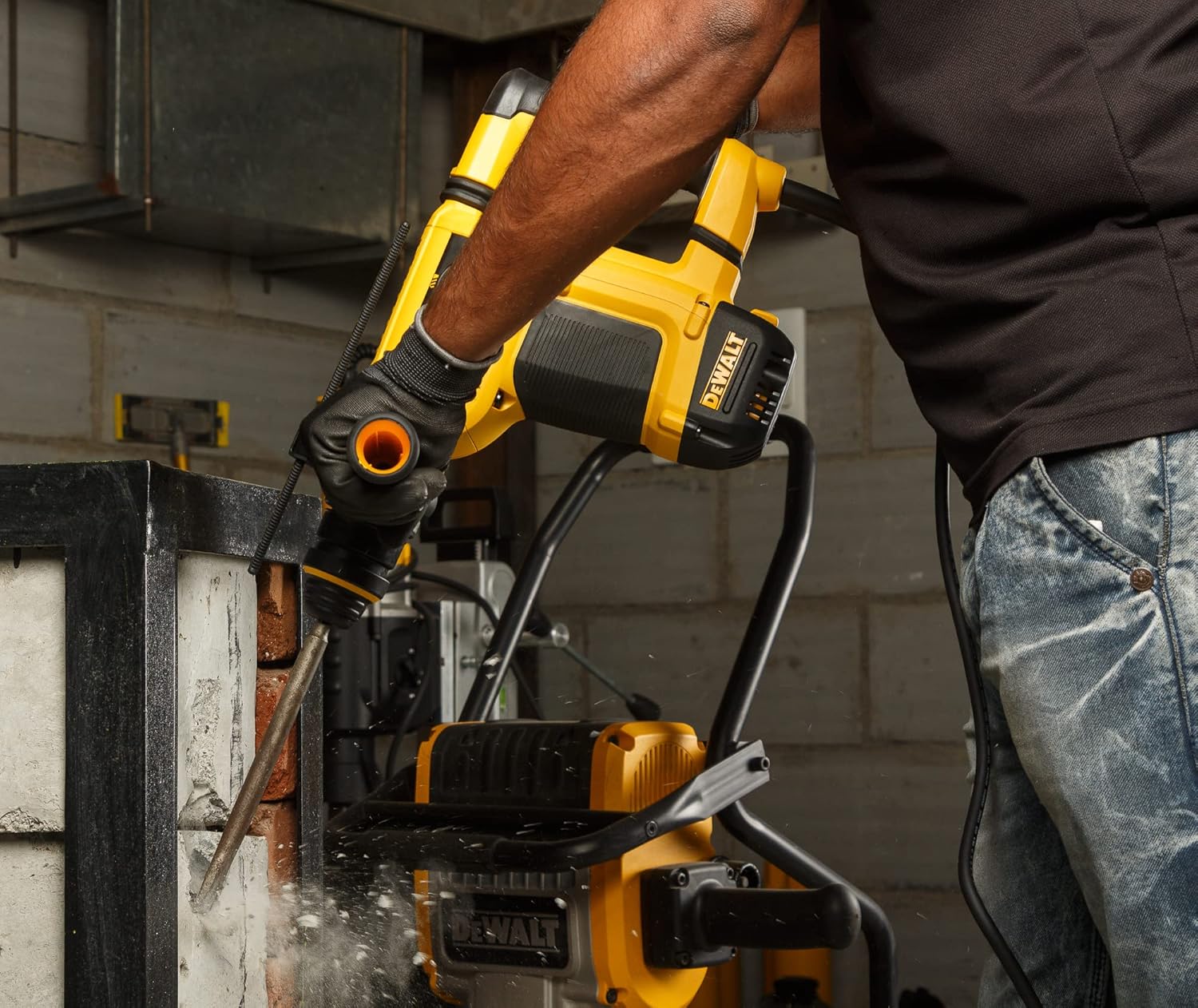 Dewalt Corded Electric 3.0J Impact Energy SDS-Plus 3 Mode 2Kg Combi Hammer, D25143K, 900Watt, 28mm