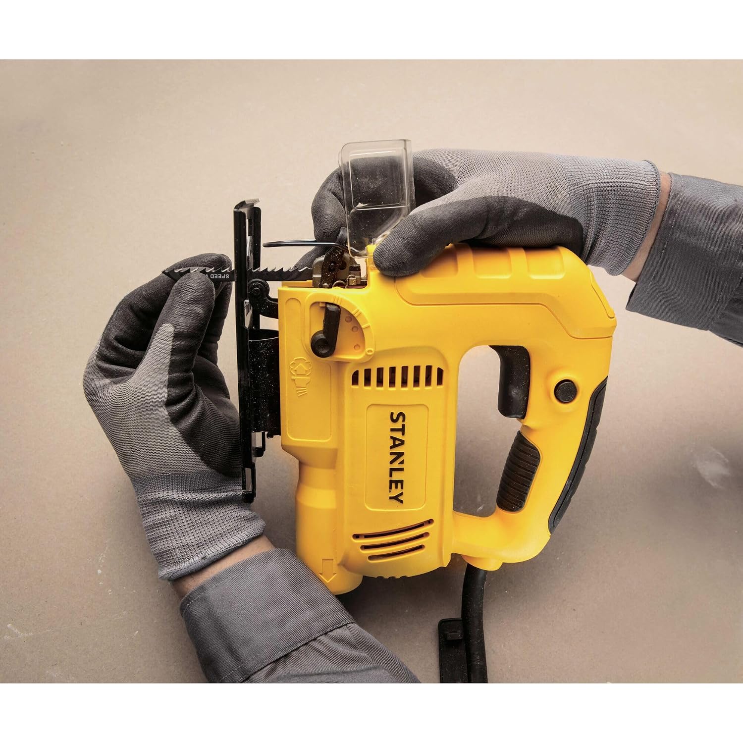 STANLEY SJ60 600W Variable Speed Pendulum JigSaw for cutting woodsheetmetal and plastic with 4 stage pendulum action