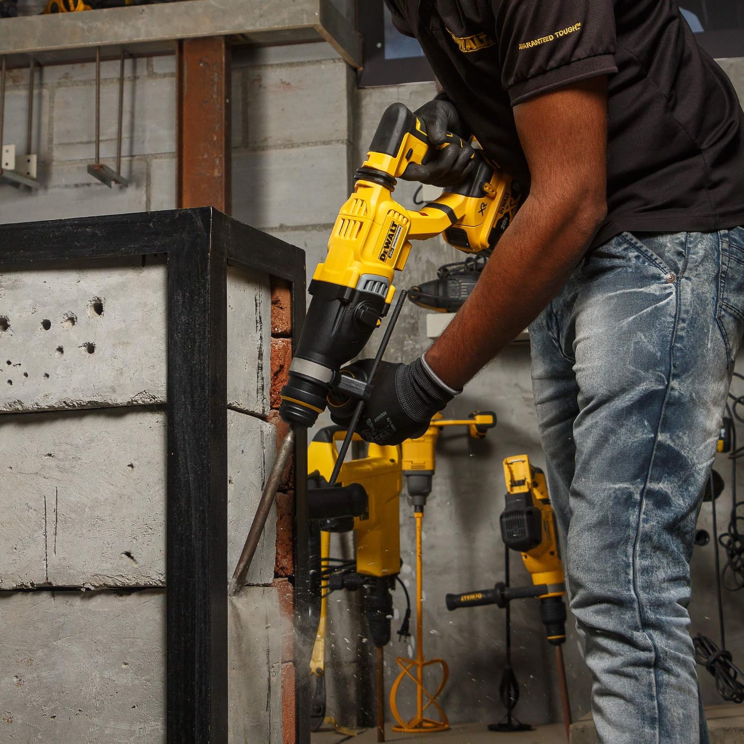 DEWALT DCH263P2-KR 28mm 18V XR Li-ion D-Handle SDS Plus Cordless Rotary Hammer with Brushless Motor w 2×5.0Ah Batteries Included-Perform and Protect Shield