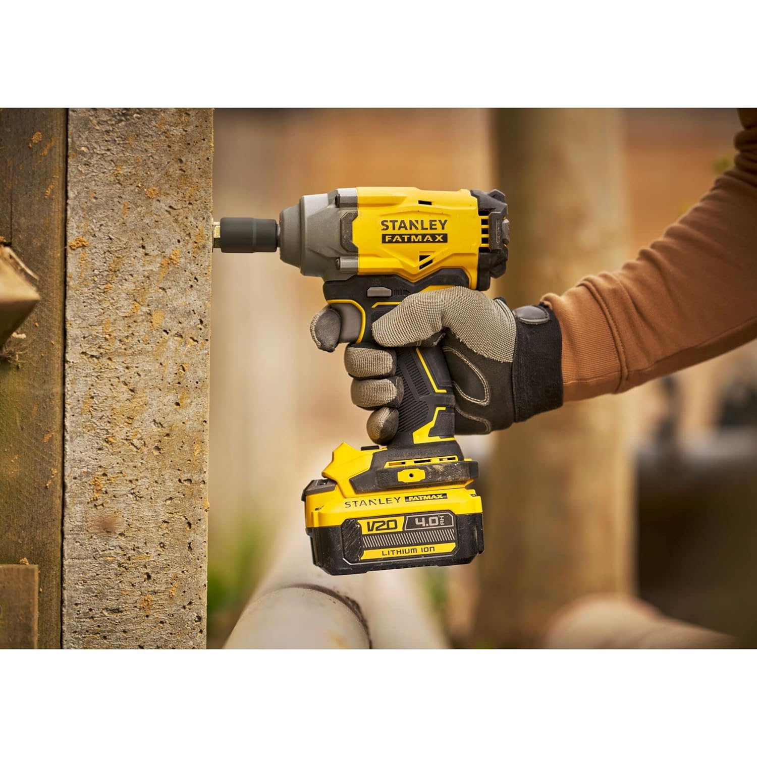 STANLEY FATMAX SBW920M2K-B1 20V 4.0Ah 12 Cordless Brushless Impact Wrench With 2×4.0Ah Li-ion Batteries & 1pc Charger