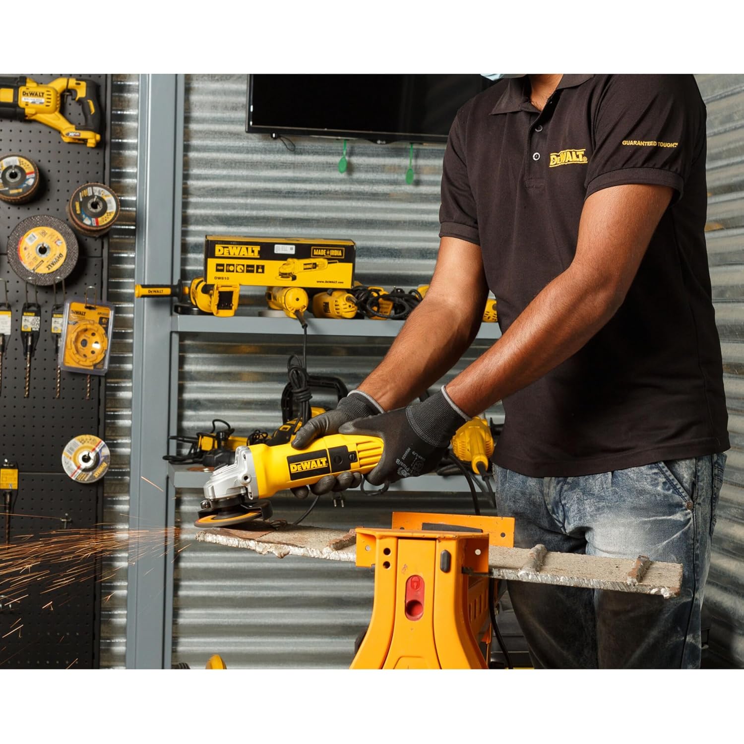 DEWALT DW810-IN01 750W 4 inch (100mm) Heavy Duty Small Angle Grinder with Toggle Switch
