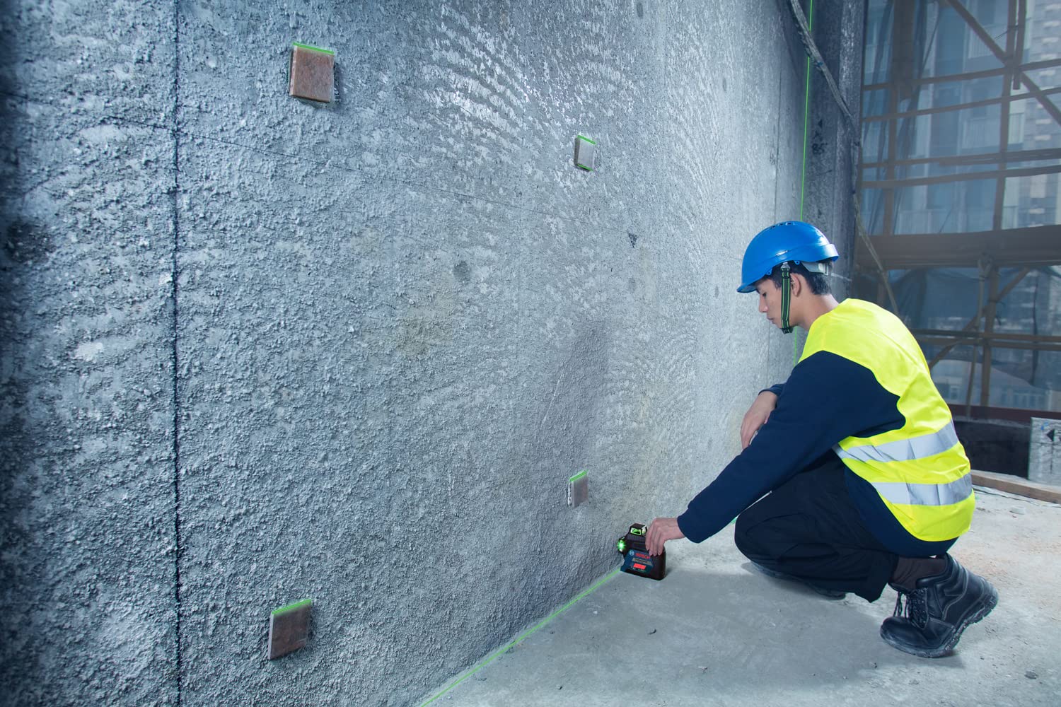 Bosch Professional Laser Level GLL 3-60 XG (Green Laser, Working Range: 30 m, 4x Battery, AA, in Carrying Case)