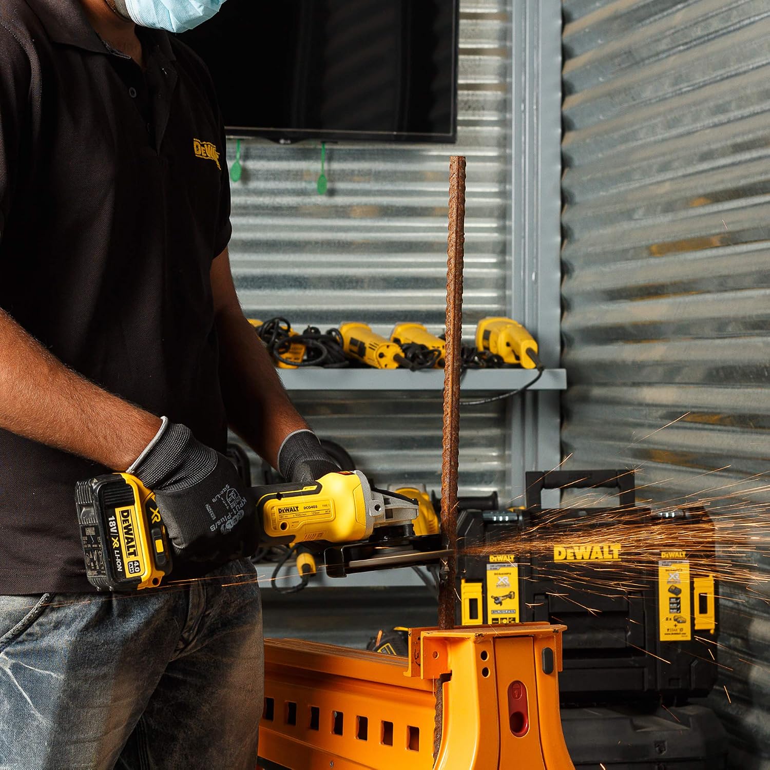 DEWALT DCG405P2-QW 18V 125mm XR Li-ion Cordless Angle Grinder with Brushless motor 2×5.0Ah Batteries Included- Perform and Protect Shield
