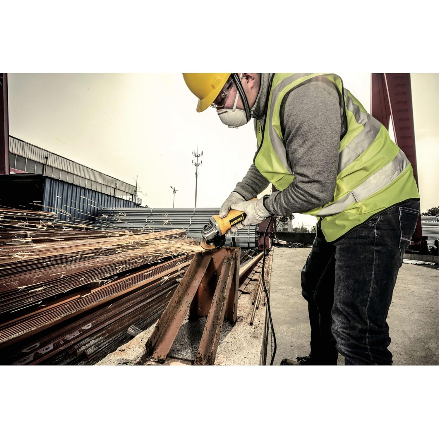 DEWALT DW810-IN01 750W 4 inch (100mm) Heavy Duty Small Angle Grinder with Toggle Switch