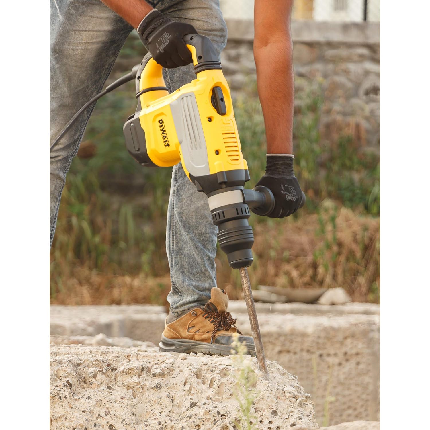 DEWALT D25733K-QS 1600Watt 48mm 9Kg SDS-Max 2-Mode Combi hammer with Anti Rotation System-Perform and Protect Shield