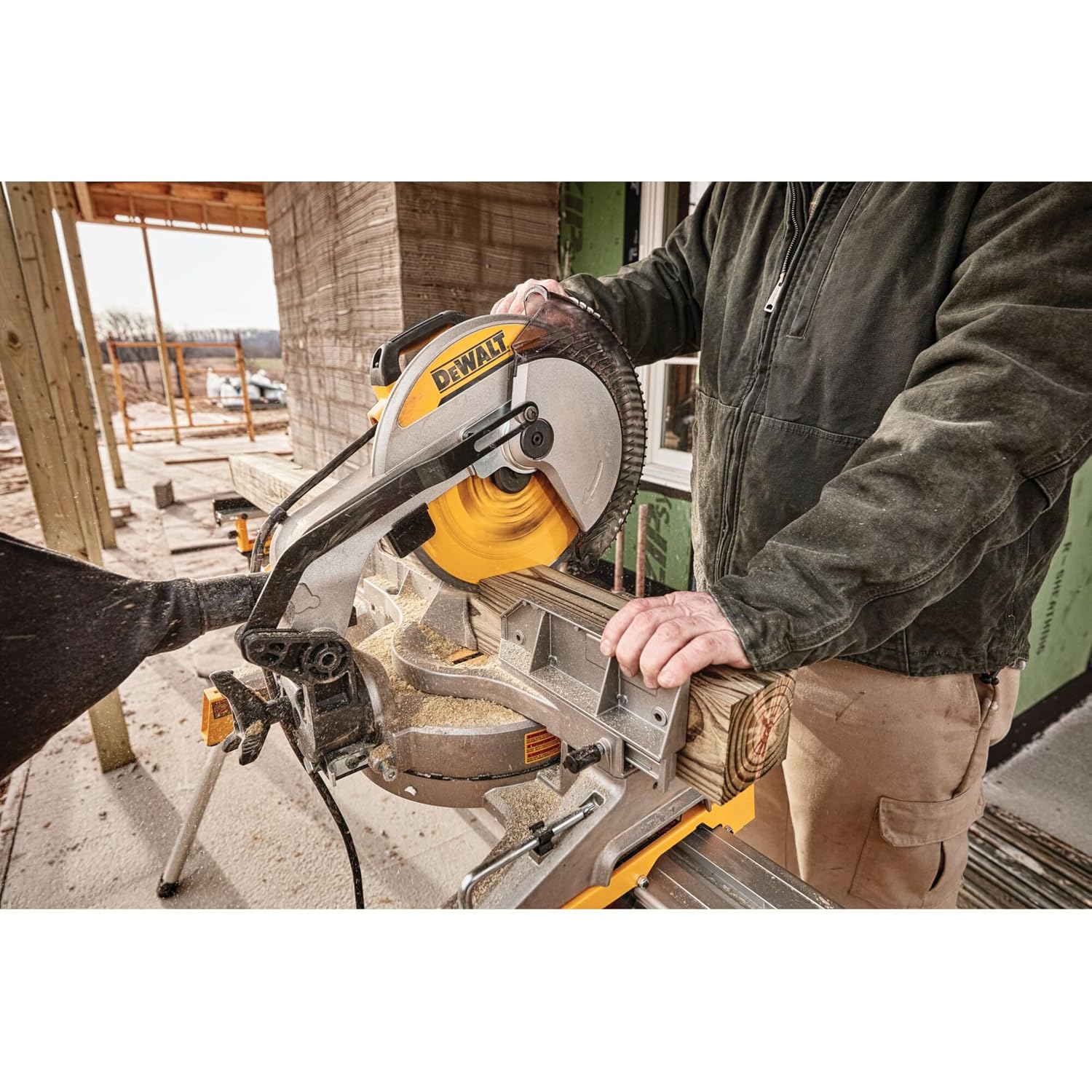 DEWALT DWS715-IN 12 15Amp Corded Single-Bevel Compound Miter Saw & 60T TCT Blade-1600W,4000 RPM,Used in Hardwood Flooring, Dimensional Lumber, Baseboard, Window & Door Casing, Moldings,Cabinet Work