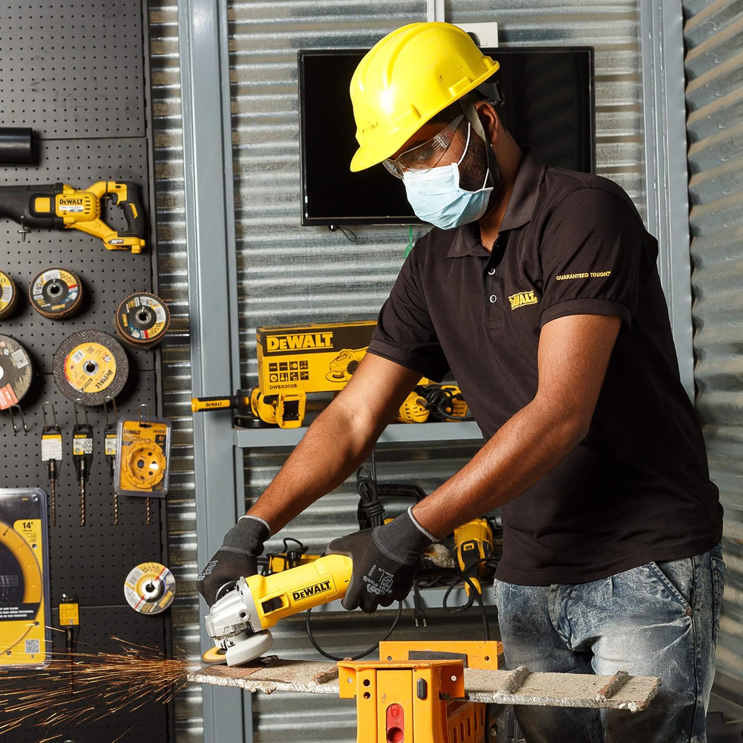 DEWALT DWE8300S-IN 1010W 100mm Heavy Duty Small Angle Grinder