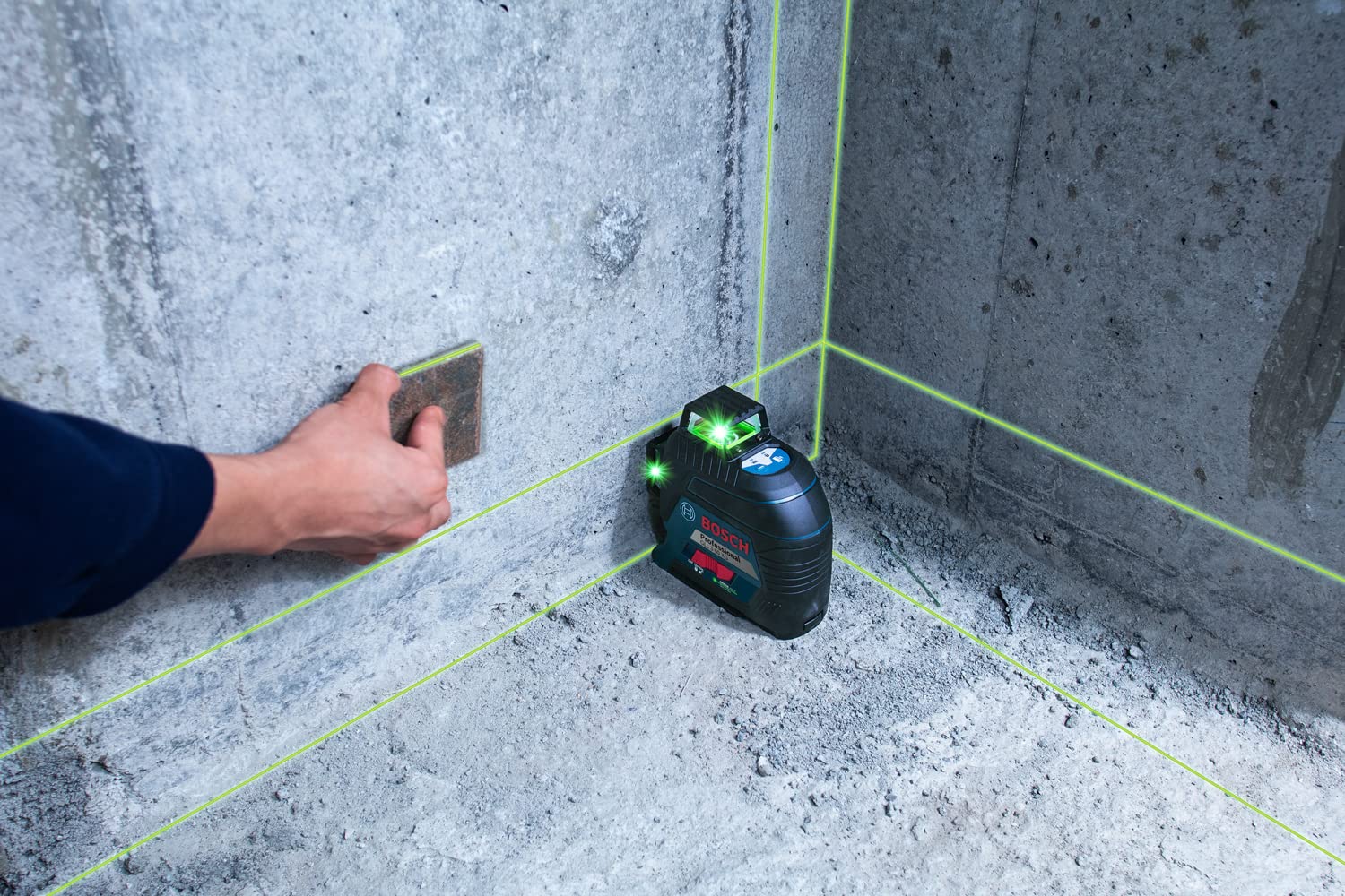 Bosch Professional Laser Level GLL 3-60 XG (Green Laser, Working Range: 30 m, 4x Battery, AA, in Carrying Case)