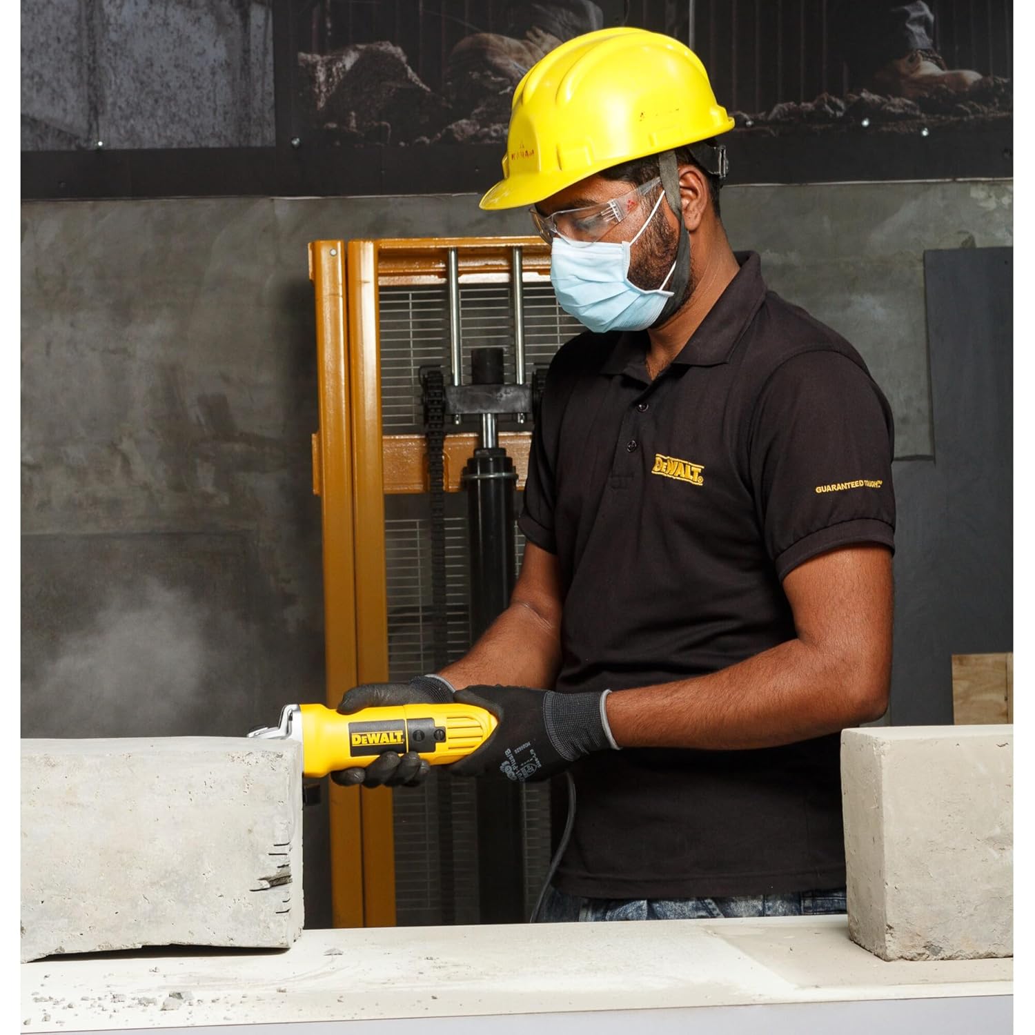 DEWALT DW810-IN01 750W 4 inch (100mm) Heavy Duty Small Angle Grinder with Toggle Switch