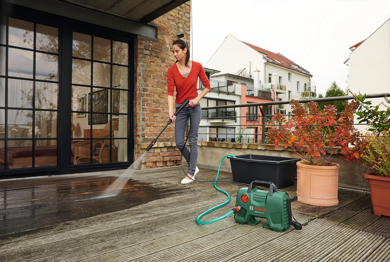 BOSCH Easy Aquatak 120 High Pressure Washer |1500-wt Motor | Max Pressure 120 Bar | Variable fan jet nozzle | Bosch Gun & Lance, Self-priming | Removing Heavy Dirt from Small Cars & Driveways | 4.7 Kg