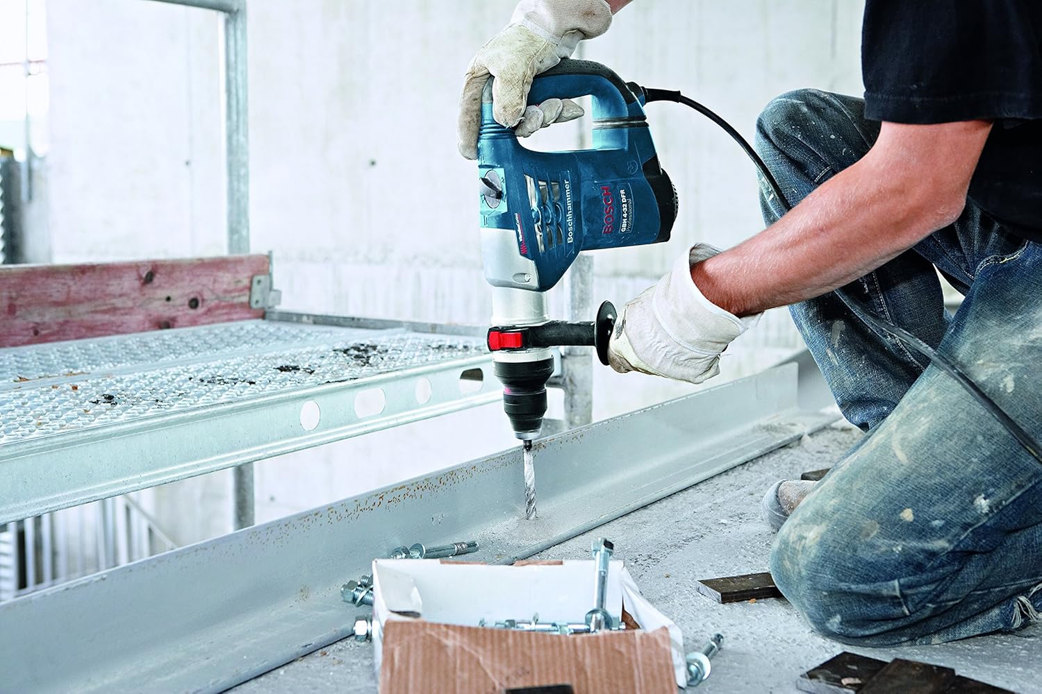 Bosch GBH 4-32 DFR SDS Plus Rotary Hammer Dill, 900 watts, 32mm