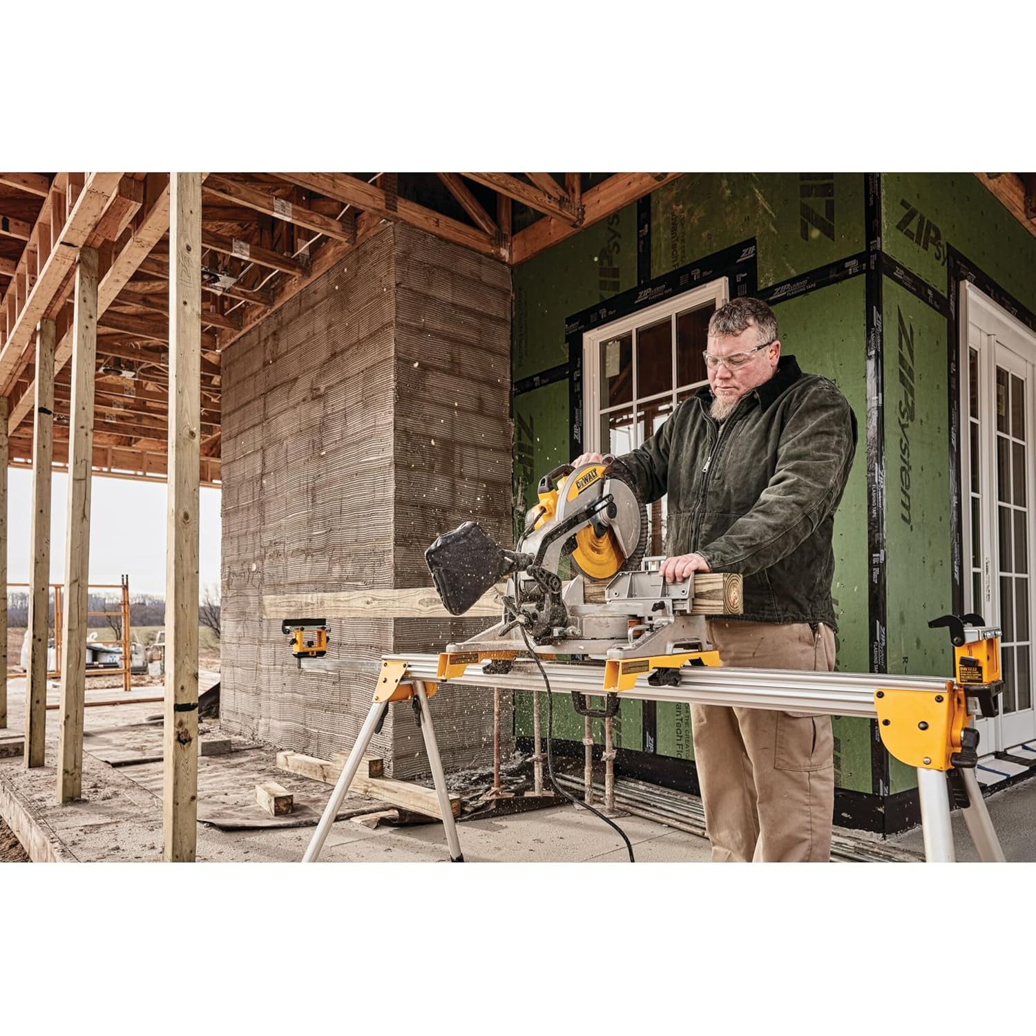 DEWALT DWS715-IN 12 15Amp Corded Single-Bevel Compound Miter Saw & 60T TCT Blade-1600W,4000 RPM,Used in Hardwood Flooring, Dimensional Lumber, Baseboard, Window & Door Casing, Moldings,Cabinet Work