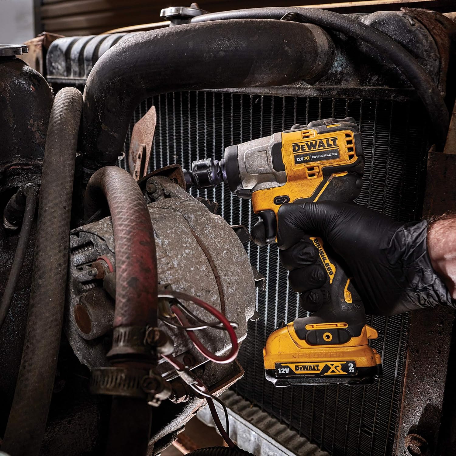 DEWALT DCF902D2-KR -12V Li-ion Sub-Compact Series Cordless 38 Impact Wrench with Brushless Motor-2x2Ah Batteries Included