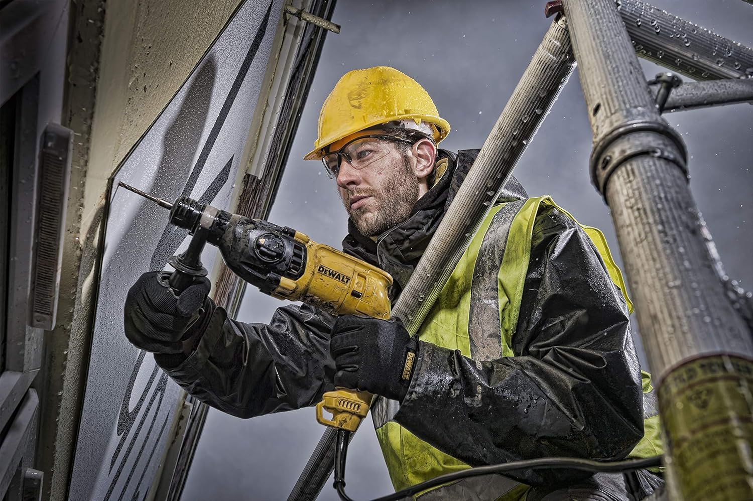 DEWALT D25033K 710W 22mm SDS-Plus 3 Mode 2Kg Combi Hammer-2.1 J Impact Energy