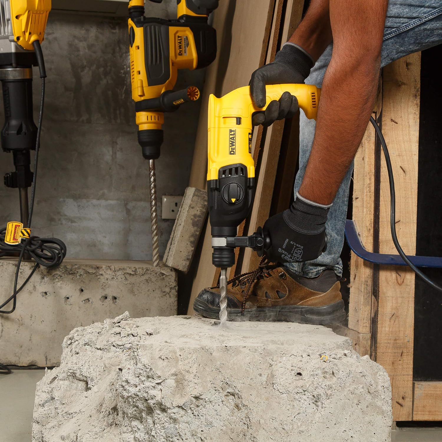 DEWALT D25032B-IN 22mm 710W 2 Mode SDS Plus Rotary Hammer