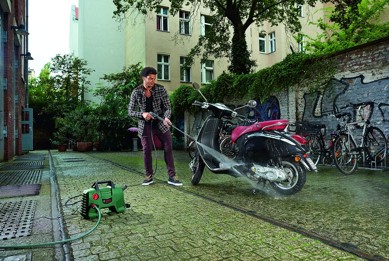 BOSCH Easy Aquatak 110 High Pressure Washer | 1300-watt Motor | Max Pressure- 110 Bar | High Pressure Washer| Portable | Versatile Cleaning, Self-Priming | Flow Rates up to 330 l/h | 4.2 Kg