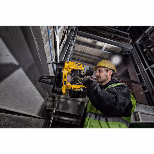 DEWALT DCN890P2-GB DCN890P2-GB Cordless Nailer (15 gauge)