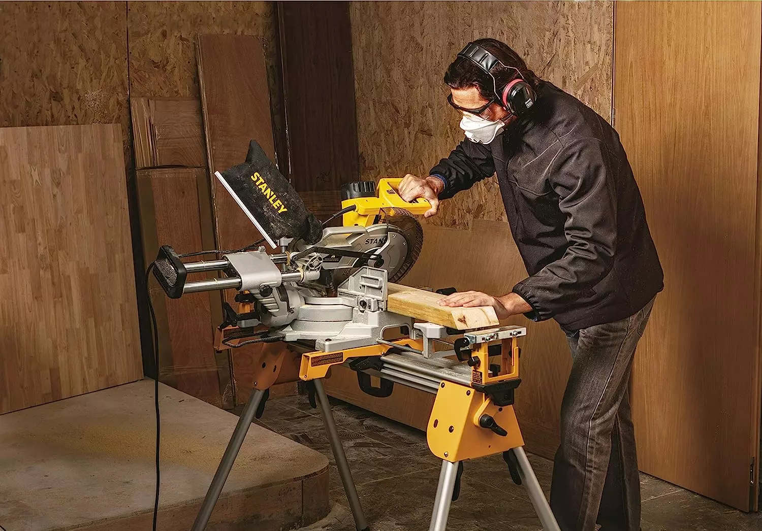 STANLEY SM18-IN 1800W Sliding Mitre Saw