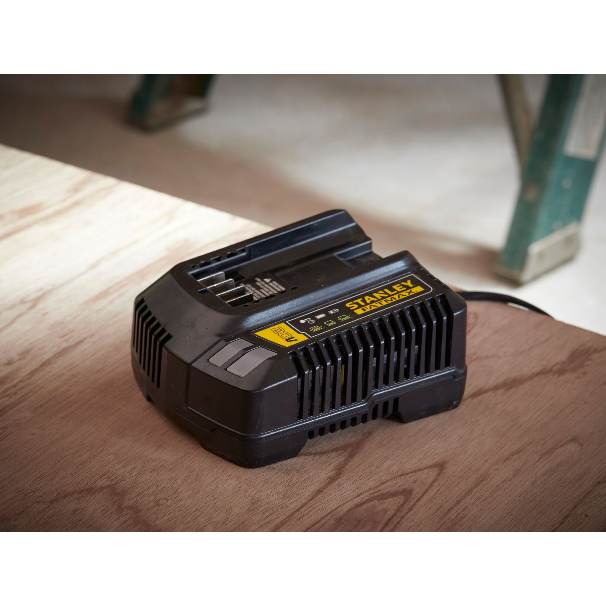 STANLEY SC200-B1 20V 2A Charger