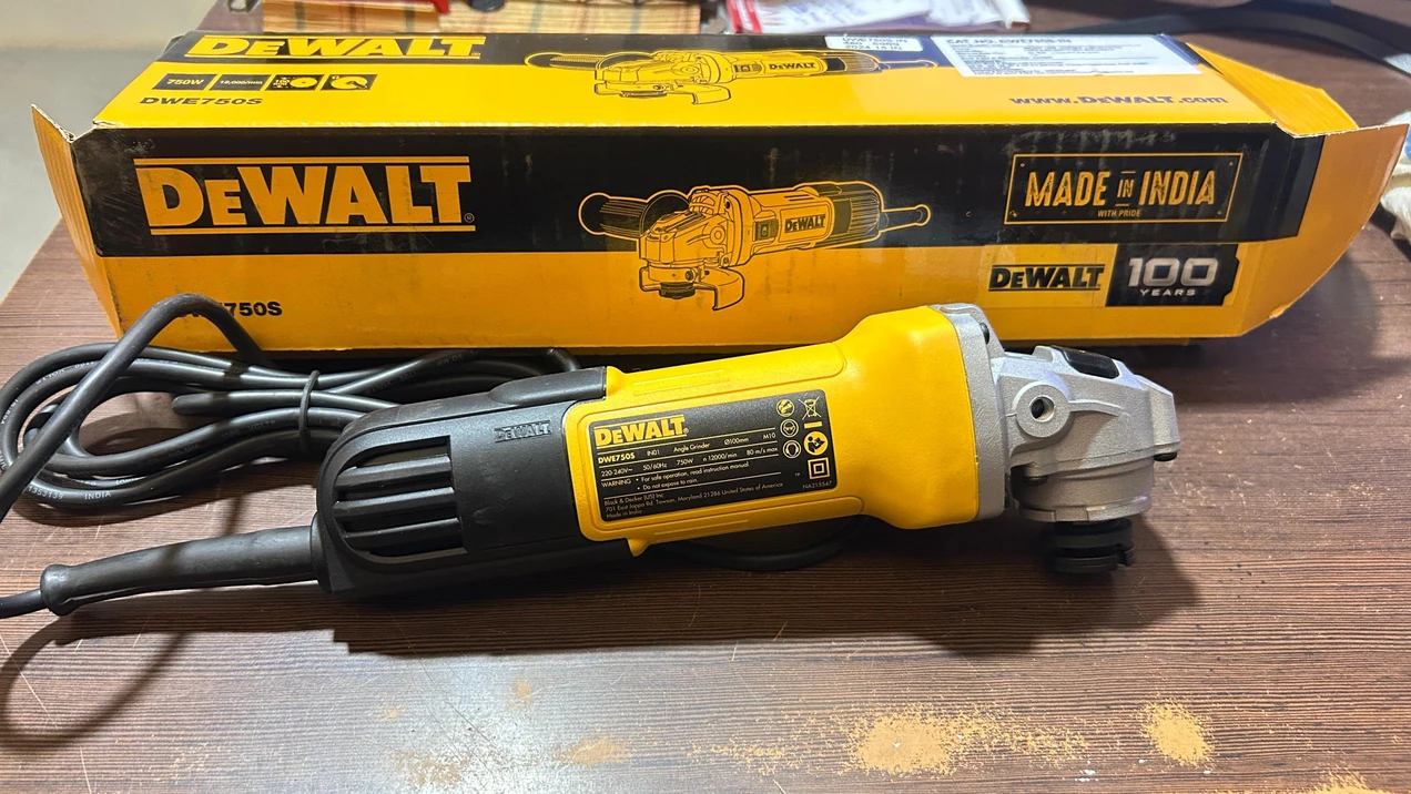 DEWALT DWE750S-IN Angle Grinder
