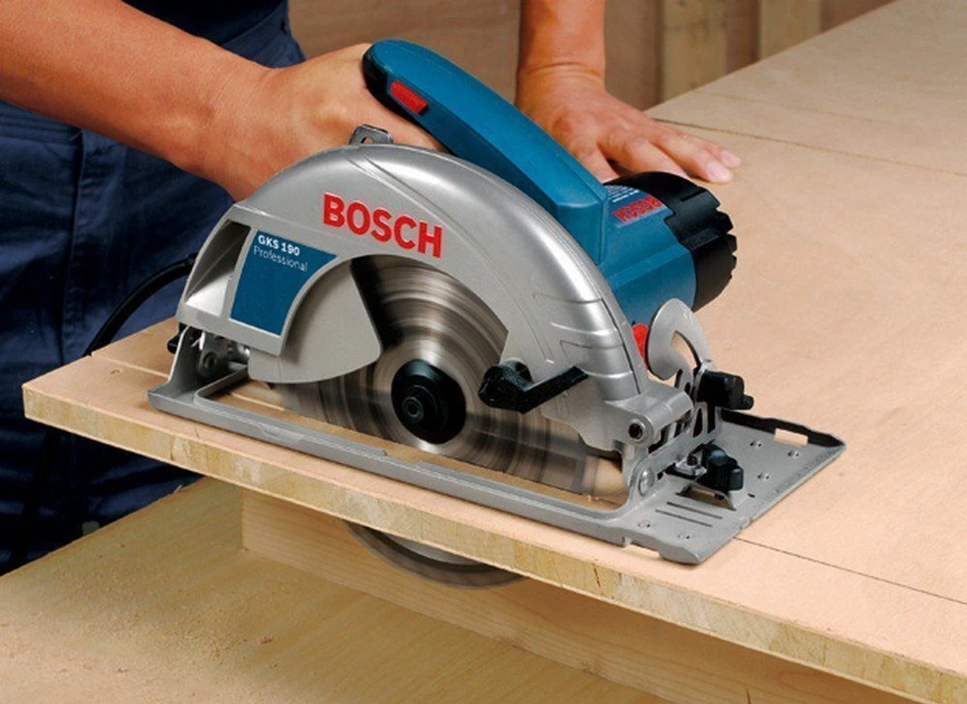 BOSCH GCO 220 Professional Electric Chop Saw Powerful Cut Off Saw Machine C-Handle Rated Power of 2200 W Speed upto 3800 RPM